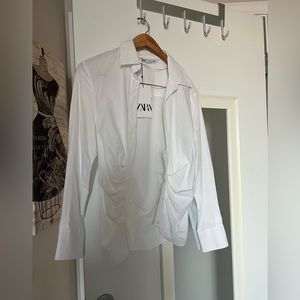 White Buttoned shirt from Zara with a tag (never worn)